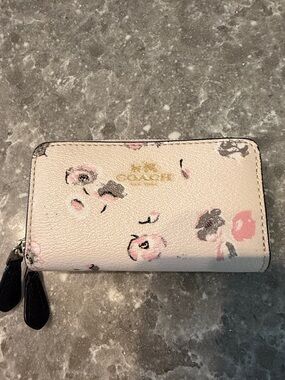 COACH Floral Zip card holder in Blush Pink with Gray Accents
